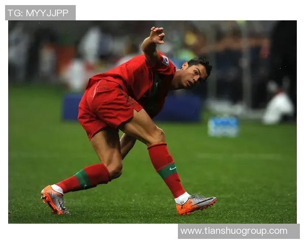 C罗足球传奇瞬间壁纸动态图 展现他赛场上的无敌风采与精彩时刻